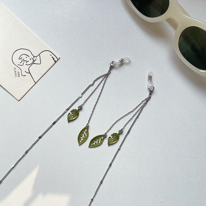 Fashionable glasses holder chain with leaf motifs Stornfield