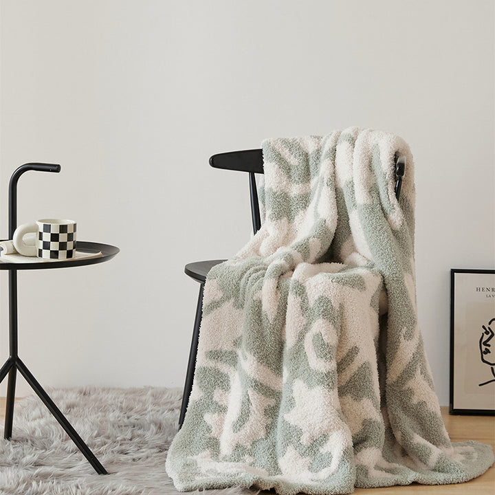 Plush Reversible Sherpa Fleece Throw Blanket with Oversized Damask Pattern