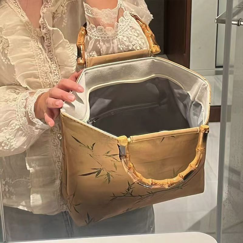 Elegant bag with bamboo handles Stornfield