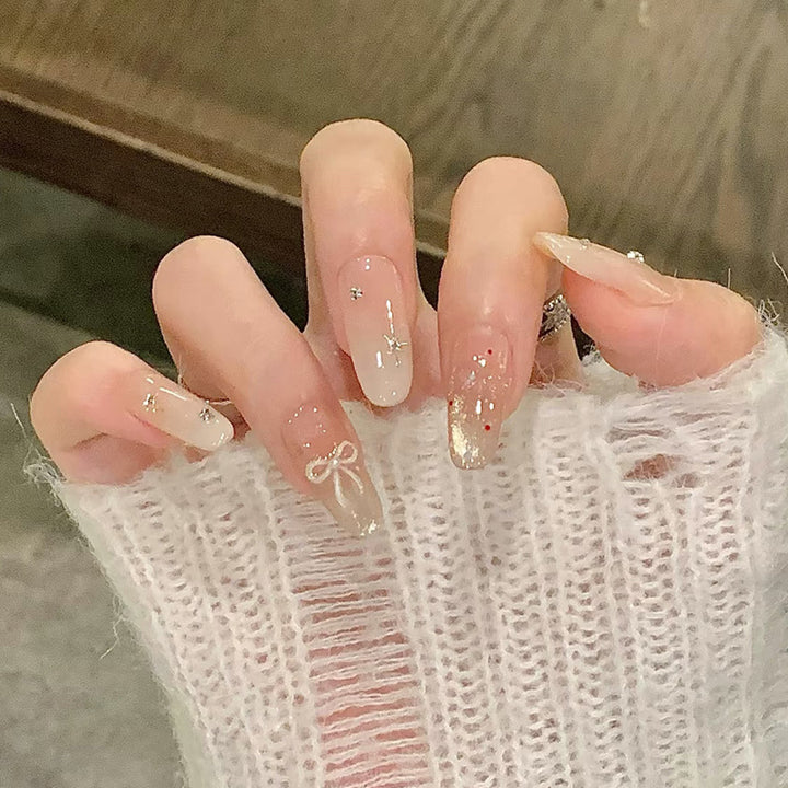 Elegant Press-On Nail Set with Artistic Detailing Stornfield