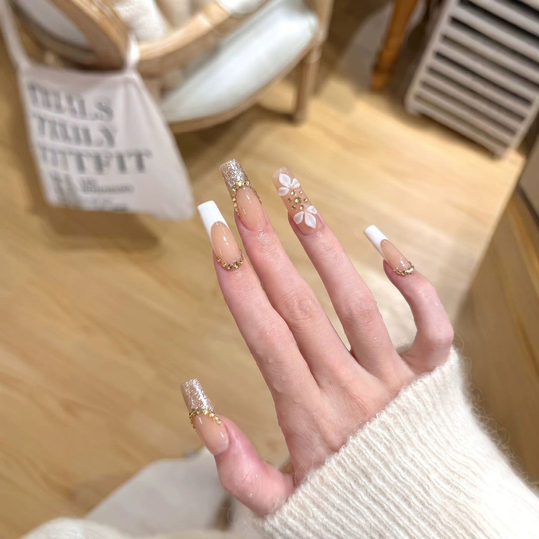Luxurious Glittery Press-On Nail Art Set with Decorative Floral Accents Stornfield