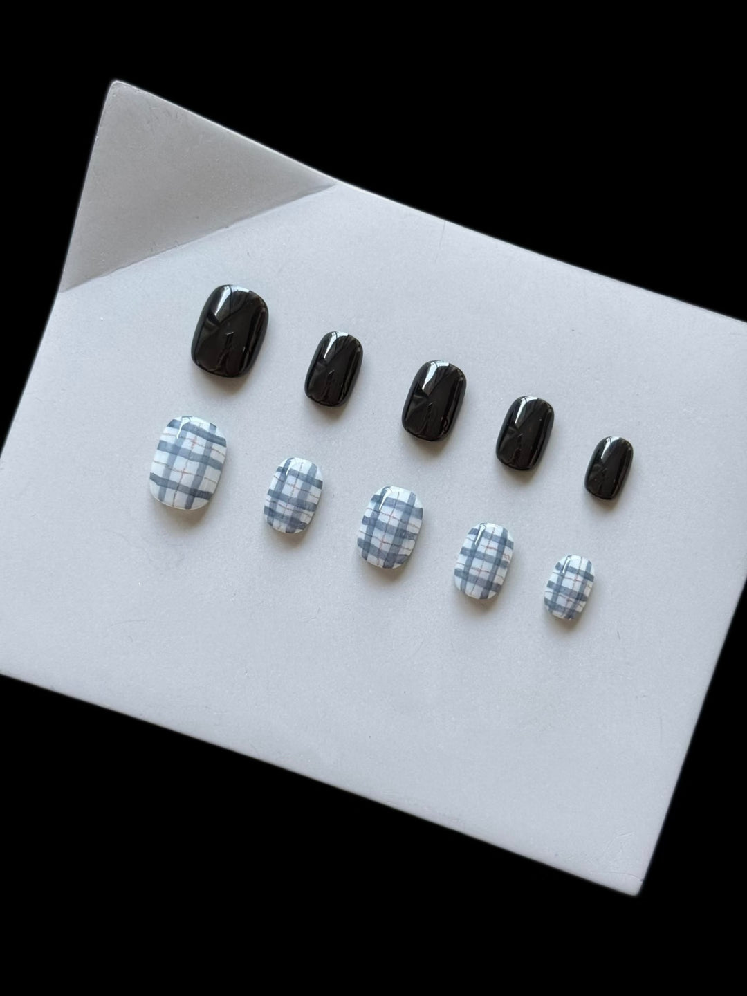 Chic Press-On Nail Art Set with Plaid and Glossy Finishes