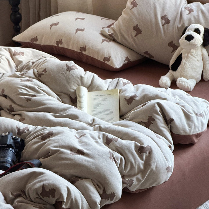 Bedding set made of cotton percale with delicate cherry motif and reversible easy care