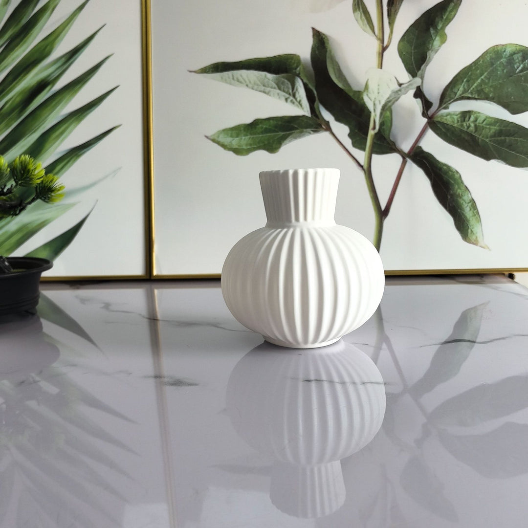 Elegant Ribbed Ceramic Vase Stornfeild