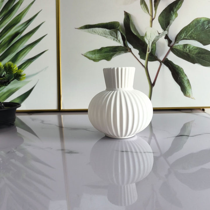 Elegant Ribbed Ceramic Vase Stornfeild