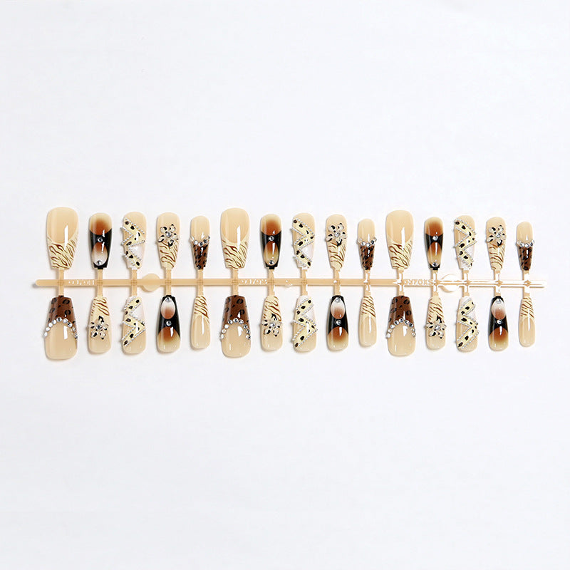 Glamorous Nail Set Stornfield