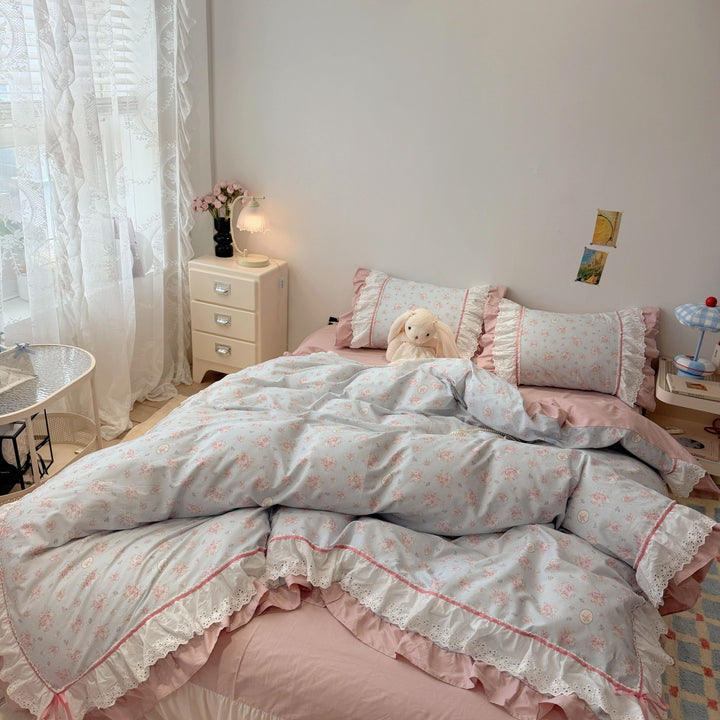Romantic bedding set with lace ruffle, frills and fine rose stripe
