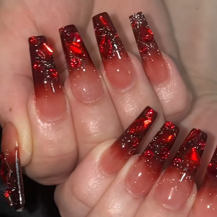 Glamorous nail art with crystal design Stornfield