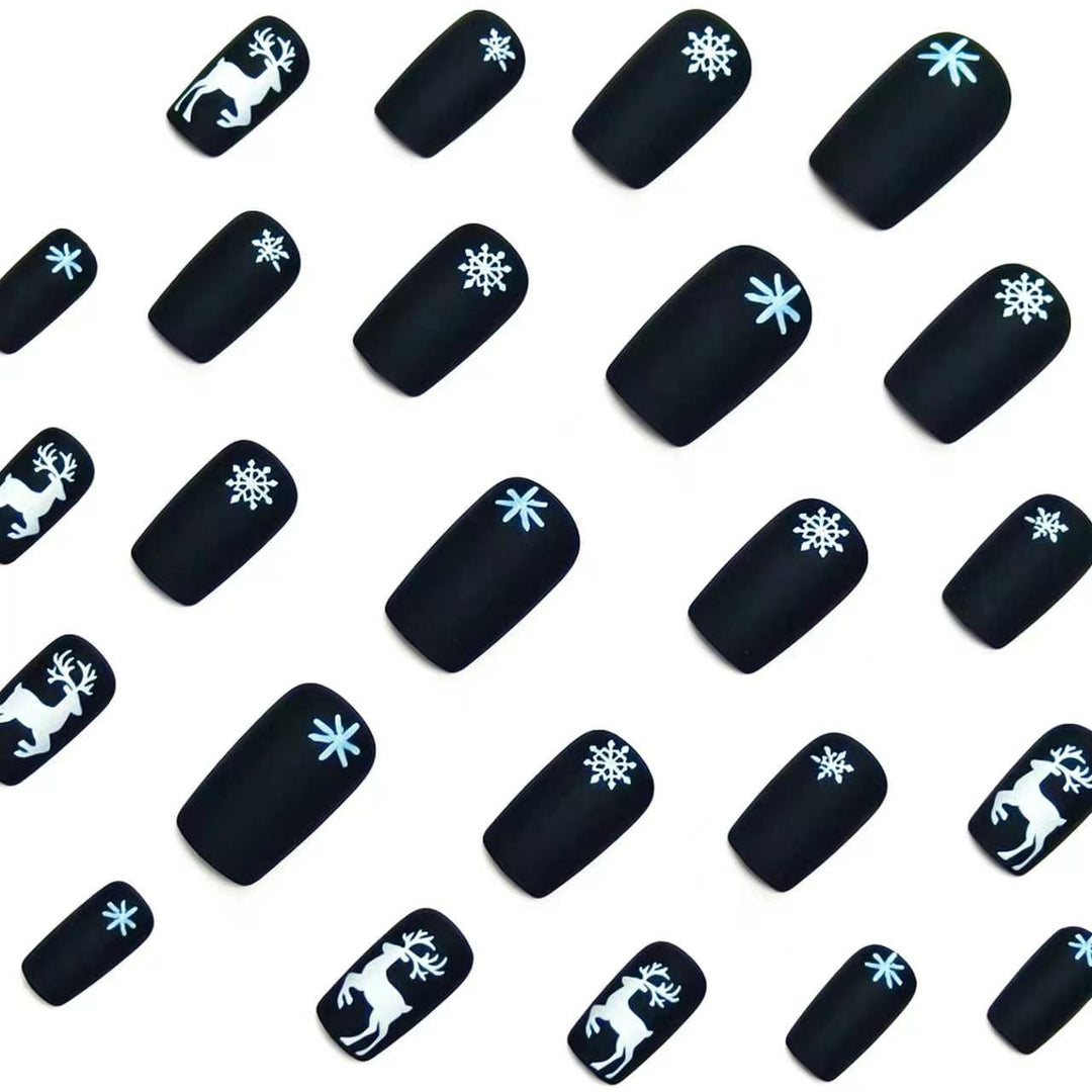 Artistic Holiday-Themed Nail Art Stornfield