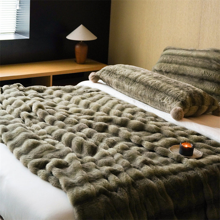 Luxurious faux fur throw blanket with extra soft pile Stornfield