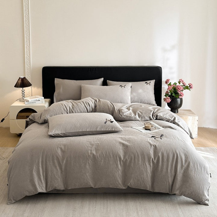 Bedding set in linen look with delicate flower embroidery