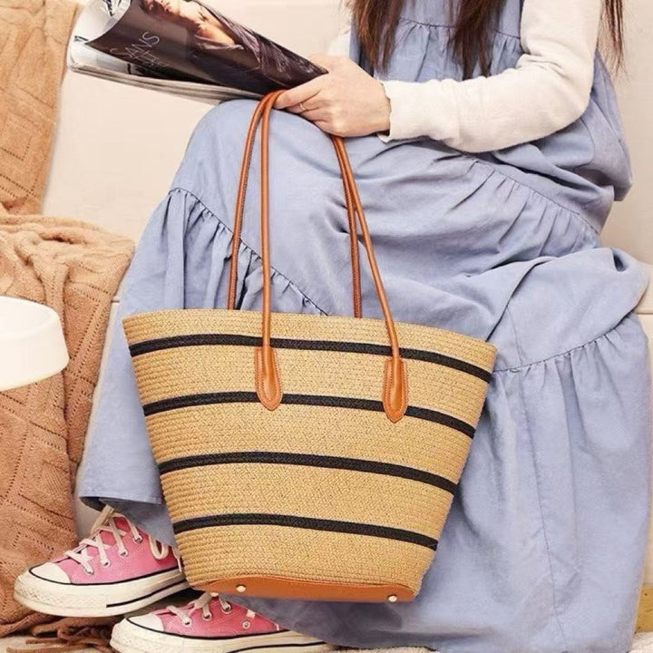 Sleek beach bag with matching sun hat Stornfield