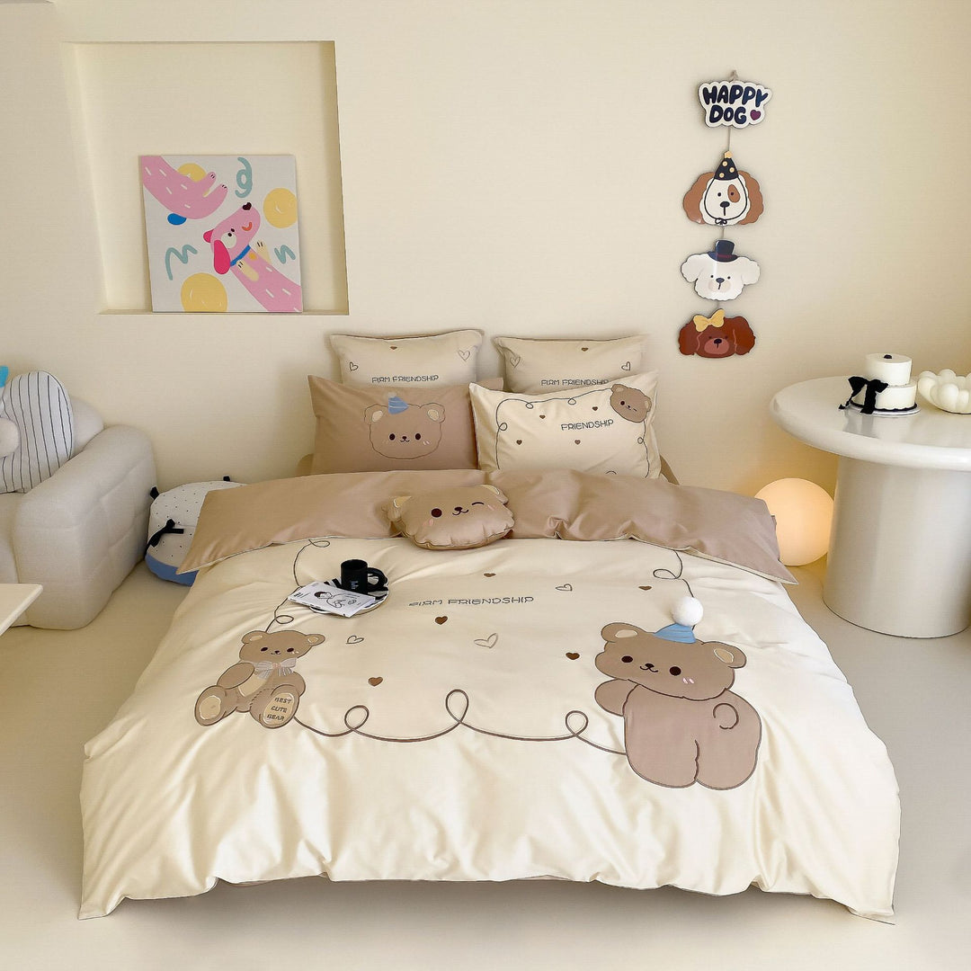 Cute cotton satin bedding set with teddy bear applique and decorative pillow