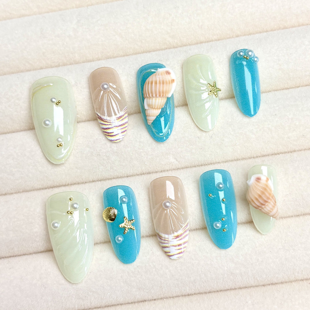 Beach-Inspired Press-On Nail Art Set