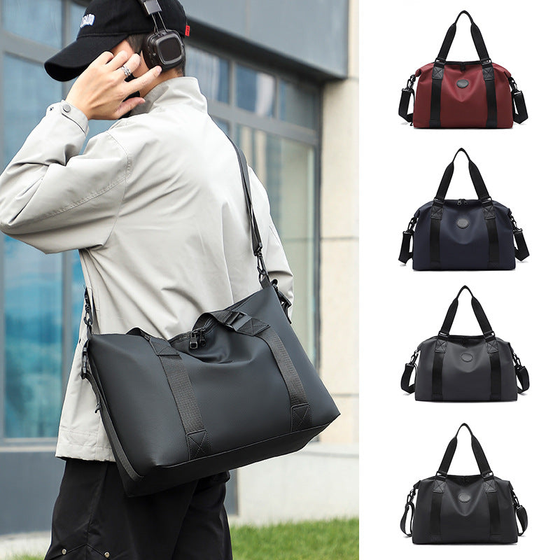 Sporty travel bag with sealed zipper and adjustable shoulder strap Stornfield
