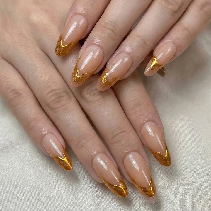 Artifical nails with elegant gold tips Stornfield