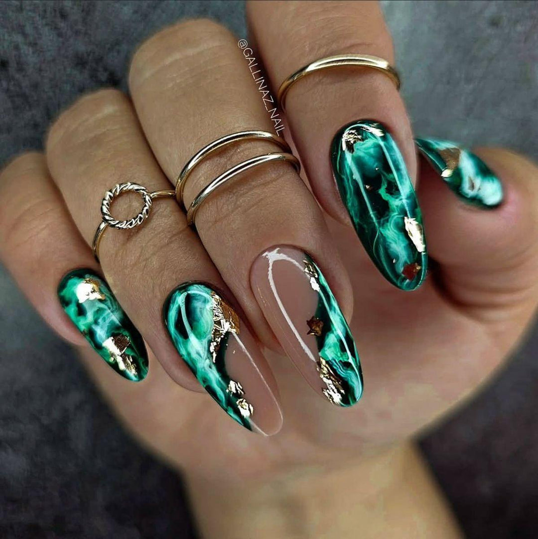 Artificial nails in luxurious marble and gold design Stornfield