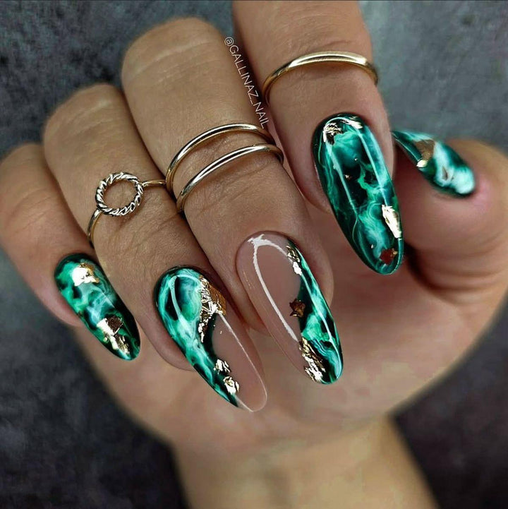 Artificial nails in luxurious marble and gold design Stornfield