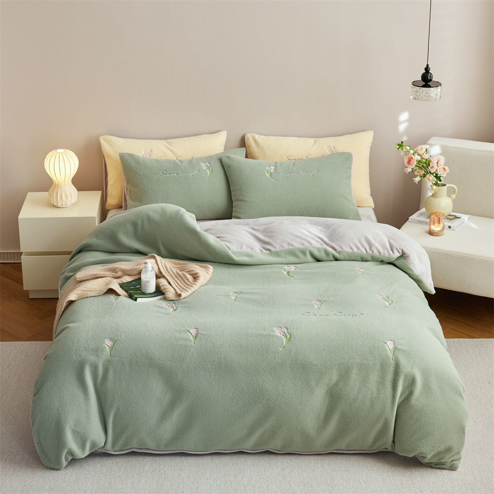 Bedding set made of soft microfleece with embroidered tulips and reversible function