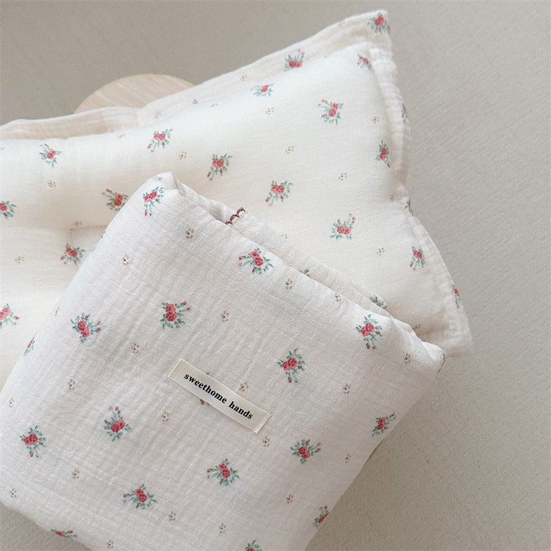 Unisex cuddly muslin blanket with elegant floral pattern Stornfield