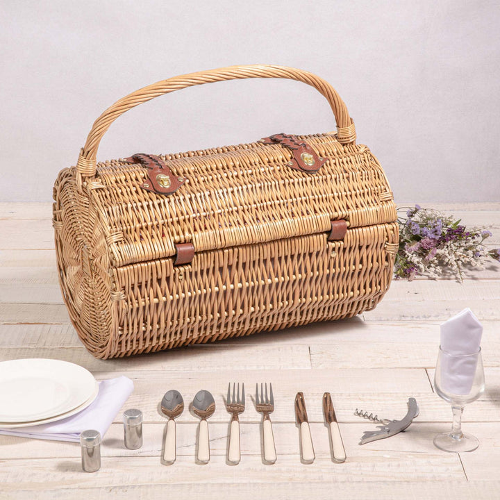 Women's picnic basket with integrated dish set and stylish gingham pattern Stornfield