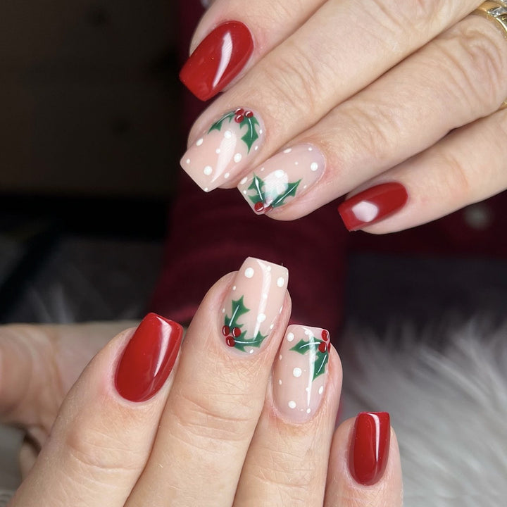 Artificial nail set with festive Christmas design and playful festive decoration Stornfield