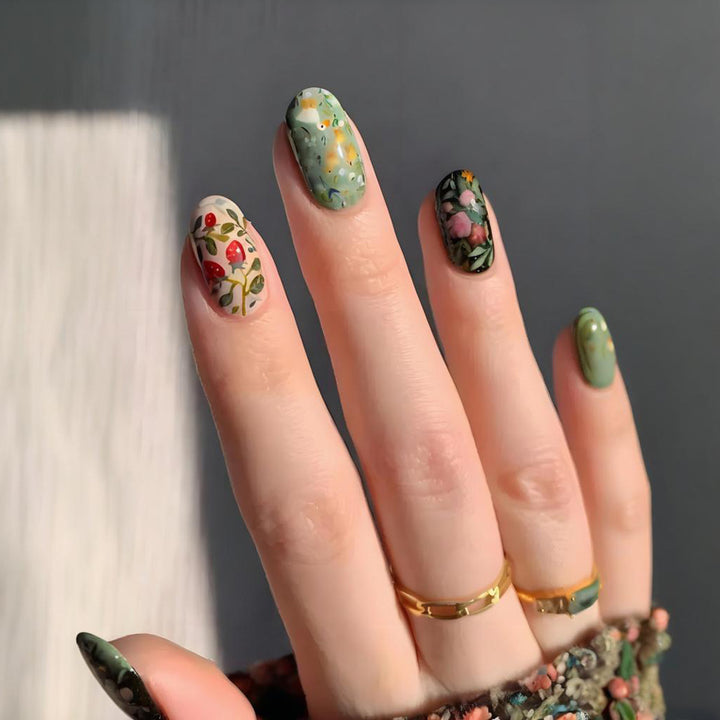Artificial nail set with floral motifs and glitter accents Stornfield