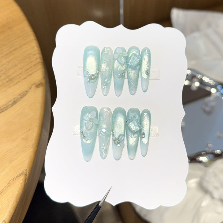 Artificial nails with floral designs and glitter effects Stornfield