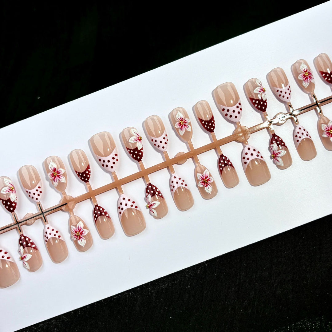Elegant Polka Dot and Lace Press-On Nail Set