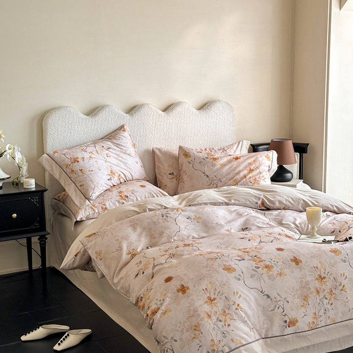 Satin bedding set with floral watercolor pattern and fine hem