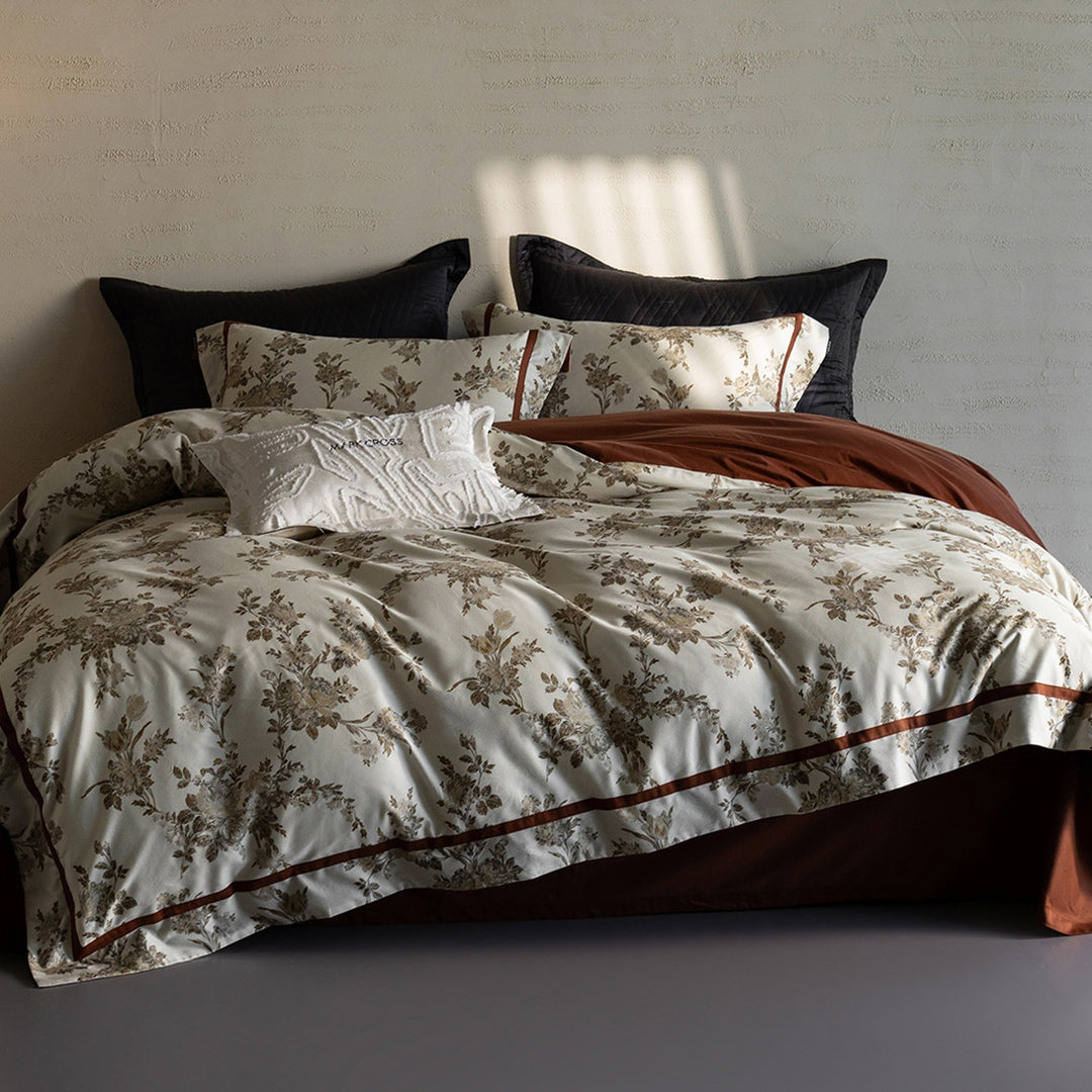 Duvet cover set made of cotton percale with subtle leaf allover and piped edge