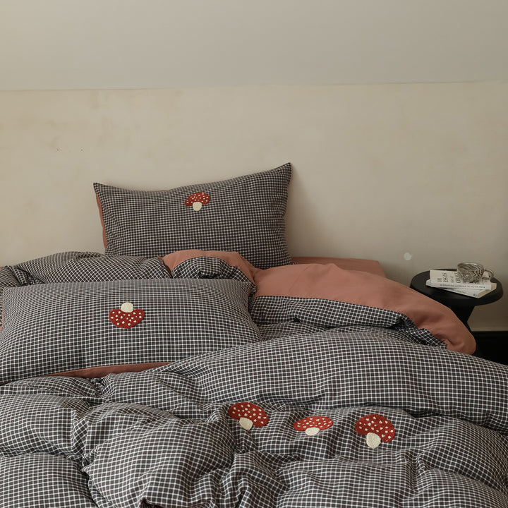 Reversible cotton satin bedding set with Vichy check and mushroom appliqué