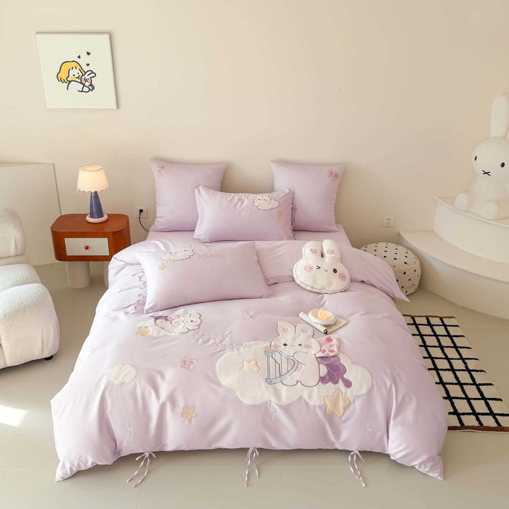 Children's bedding set with embroidered bunny appliqués and satin trim