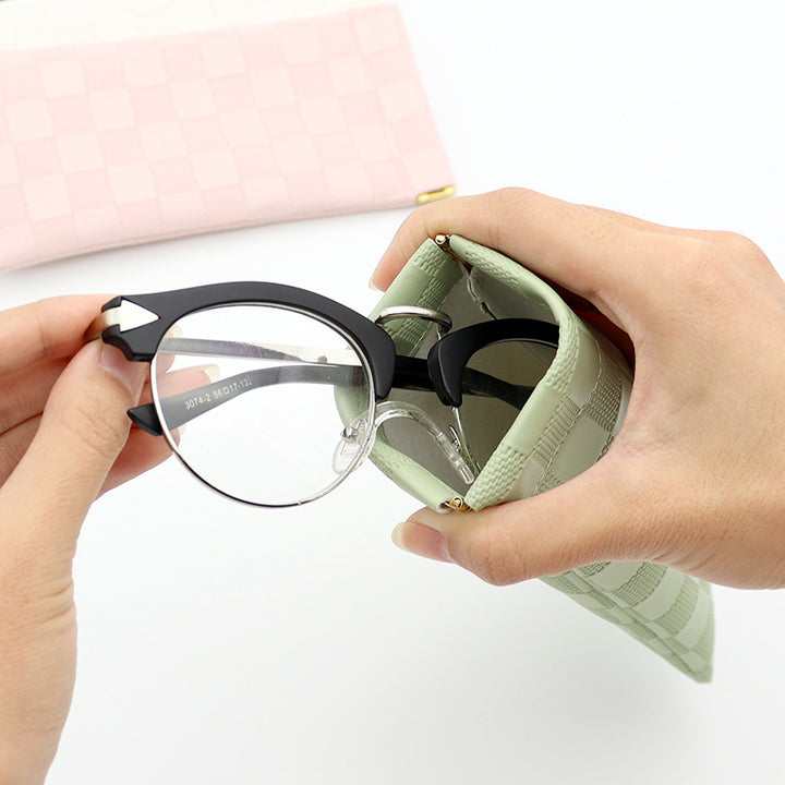 Fashionable Checkered Pouch Stornfield
