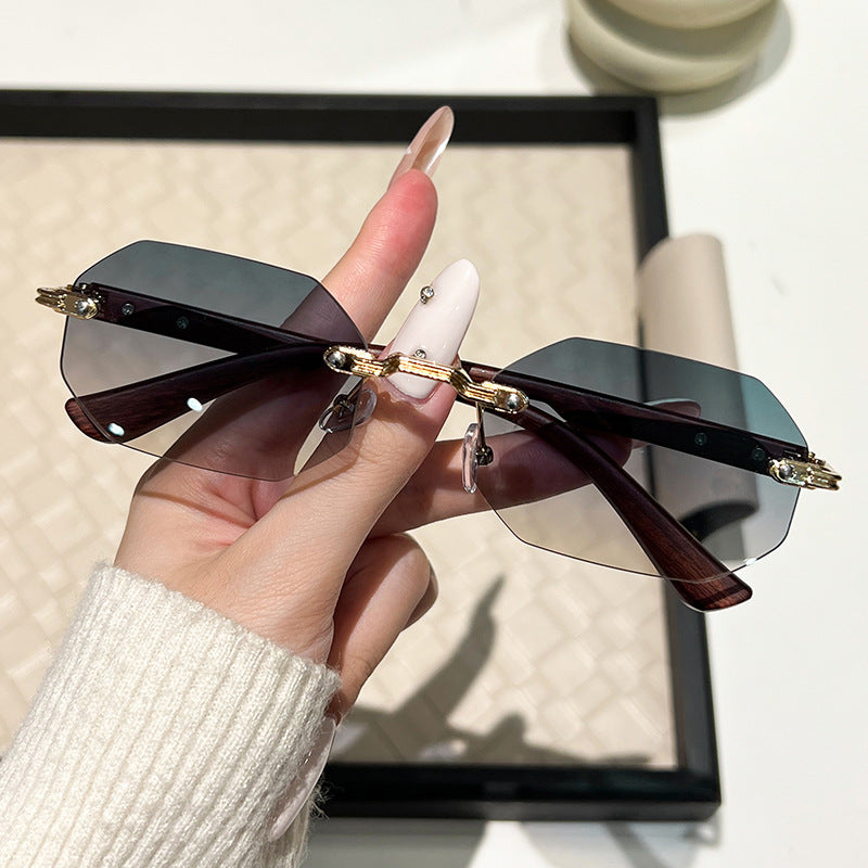 Women's futuristic sunglasses with geometric frame and wood details Stornfield