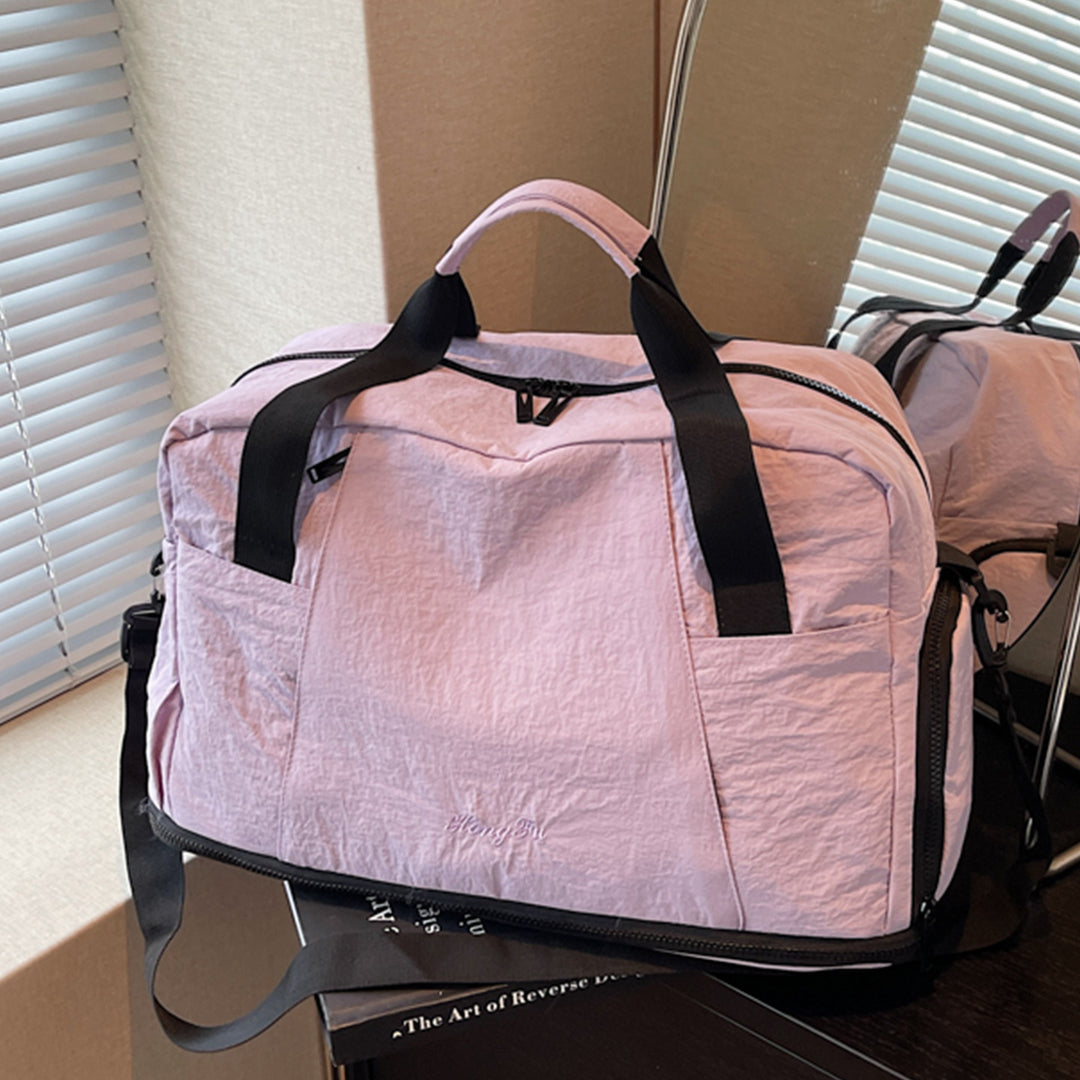 Sporty travel bag with innovative storage Stornfield