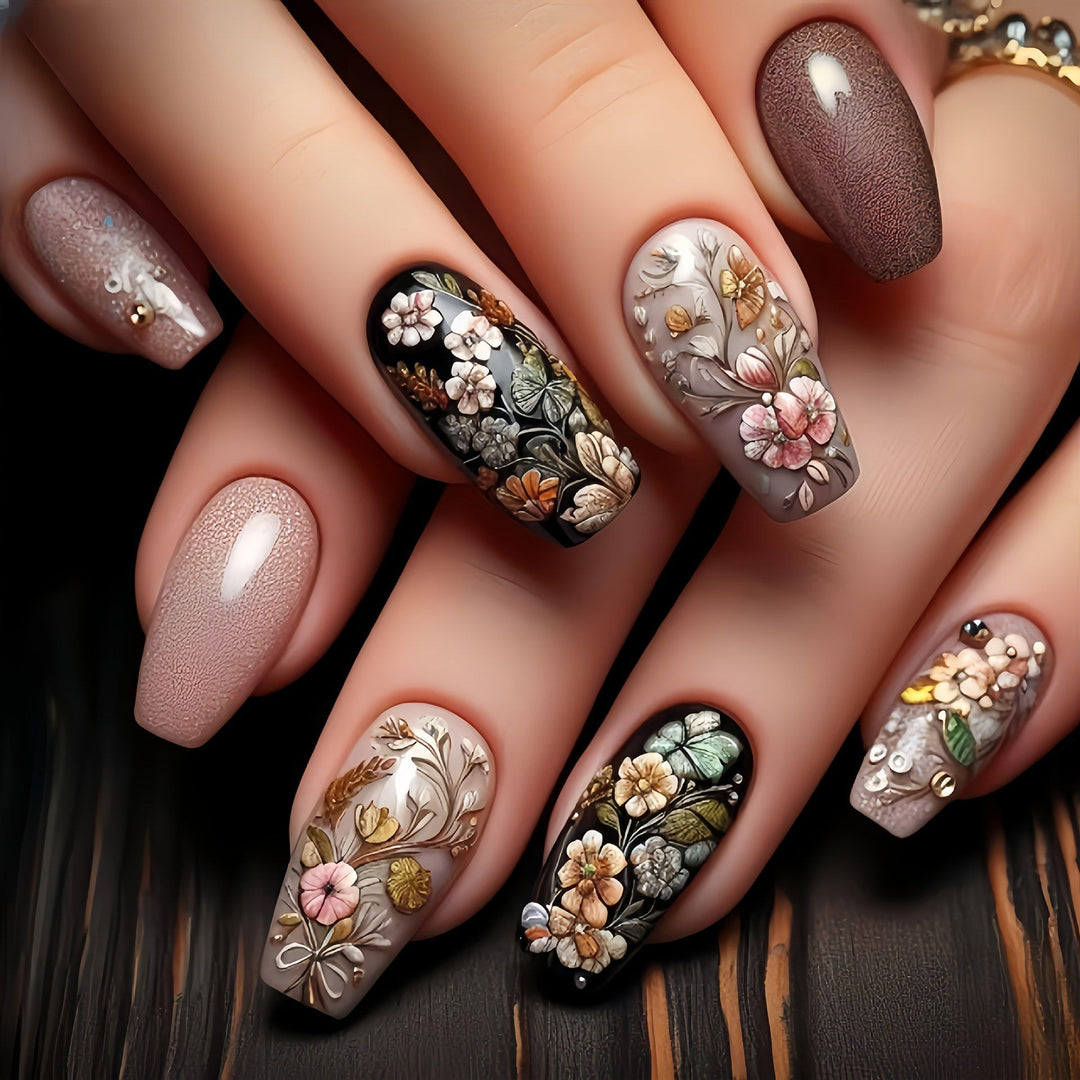 Elegant Nail Art with Black-White Contrast Stornfield