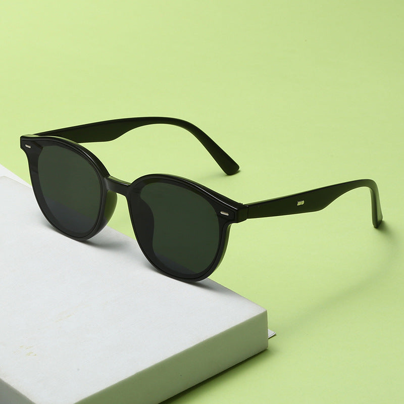 Ladies Fashion Sunglasses with trendy, round frame and UV protection Stornfield