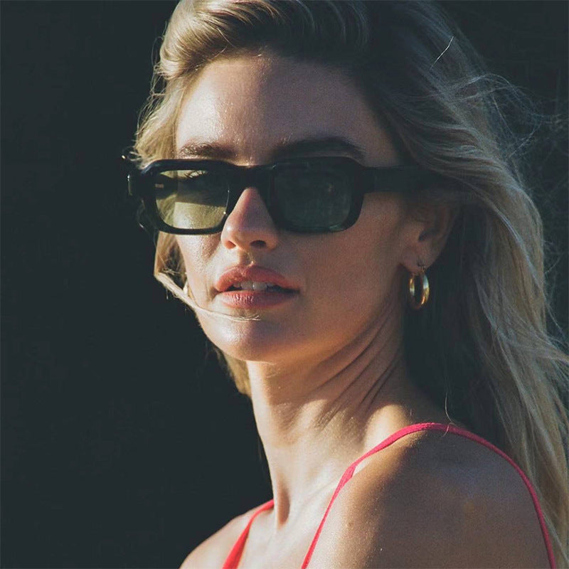 Women Retro-inspired sunglasses in striking design Stornfield