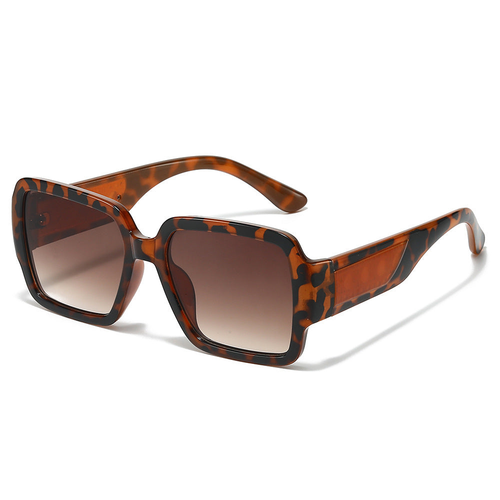 Wide-Brim Retro-Inspired Sunglasses Stornfield
