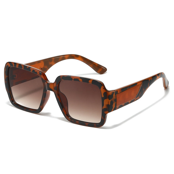 Wide-Brim Retro-Inspired Sunglasses Stornfield