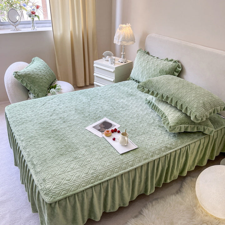 Textured Ruffled Bedspread