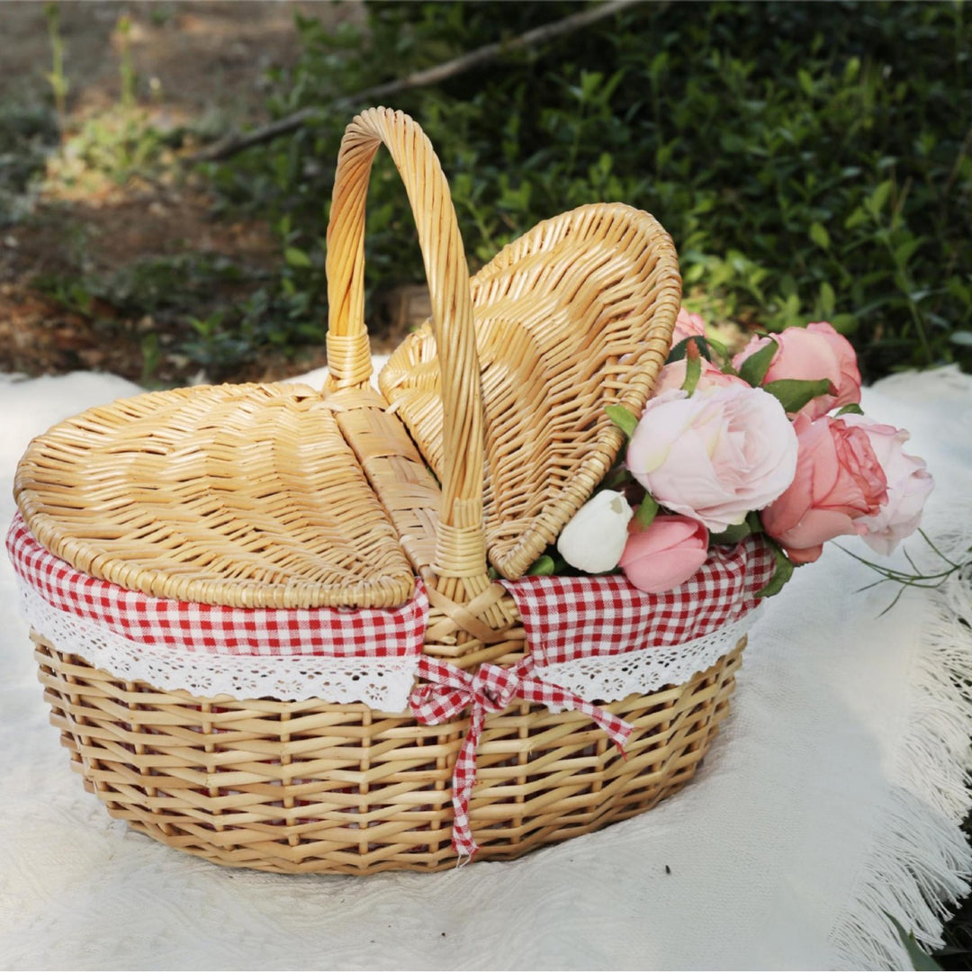 Women's basket with romantic check pattern and decorative lace insert Stornfield