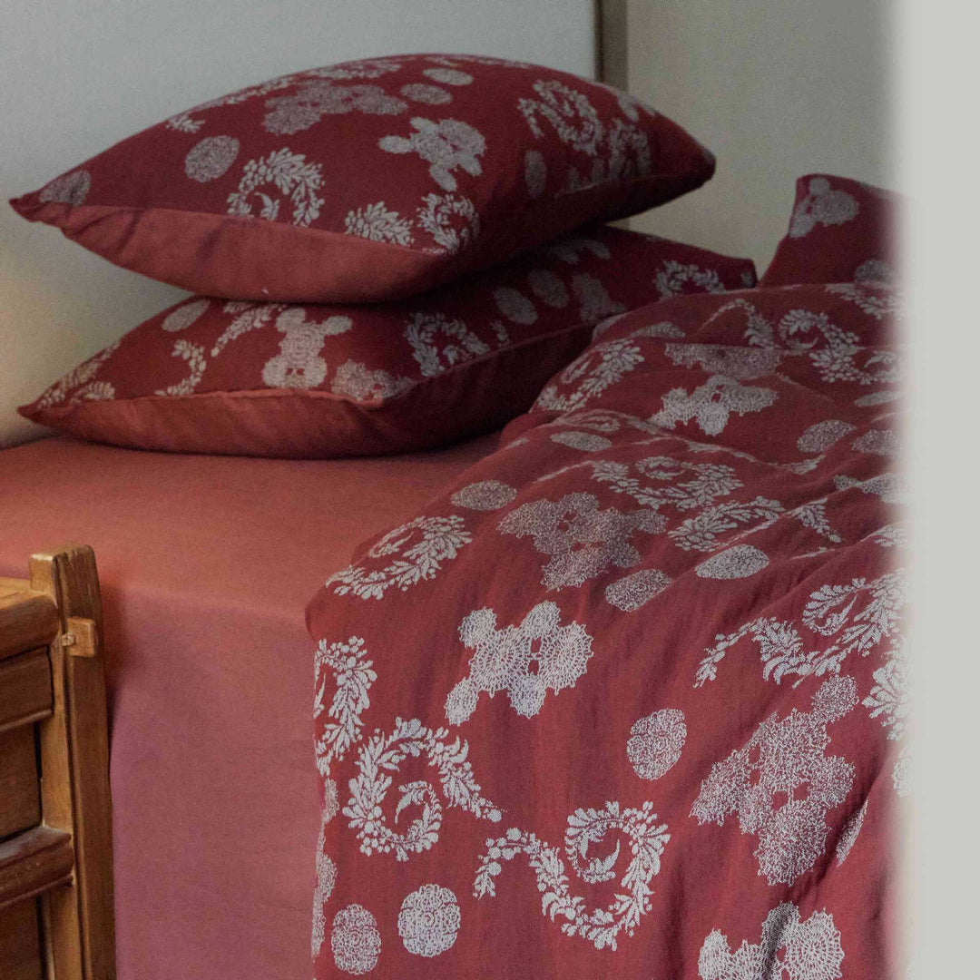 Linen-Cotton duvet cover set with paisley jacquard and reversible function