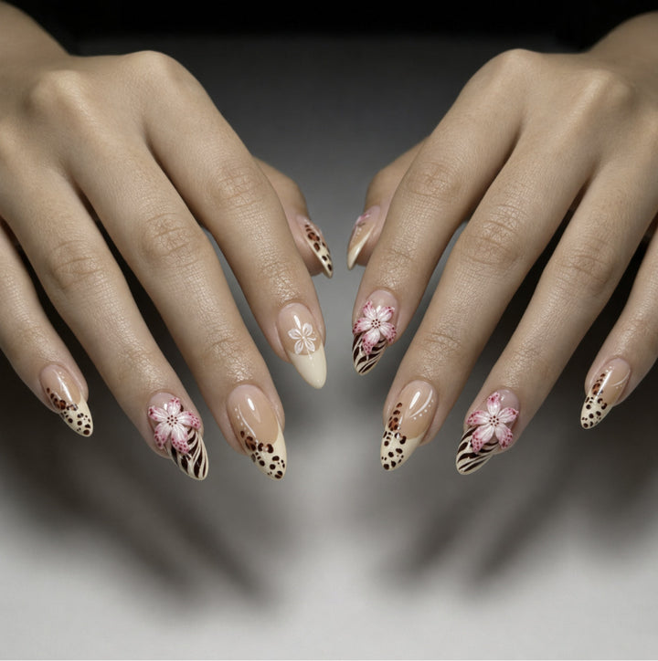 Artificial nails with floral design and elegant lace look Stornfield