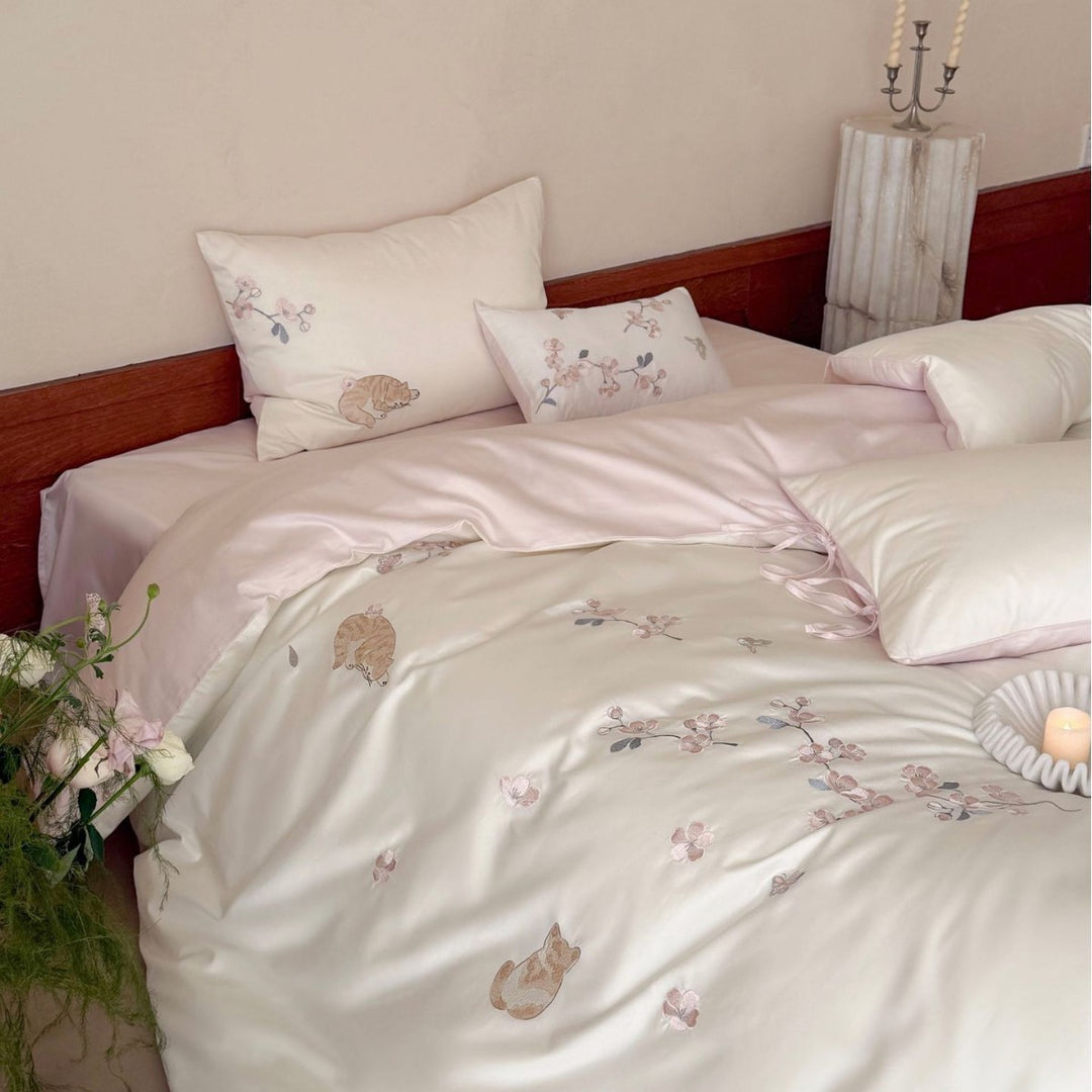 Embroidered satin bedding set with cat and flower motif
