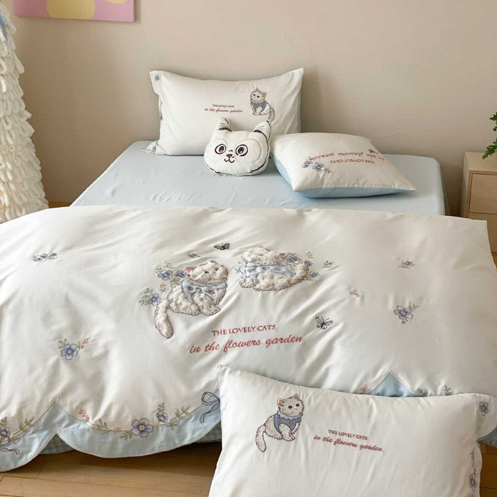 Embroidered bedding set with cat motif, wavy ruffle and reversible function
