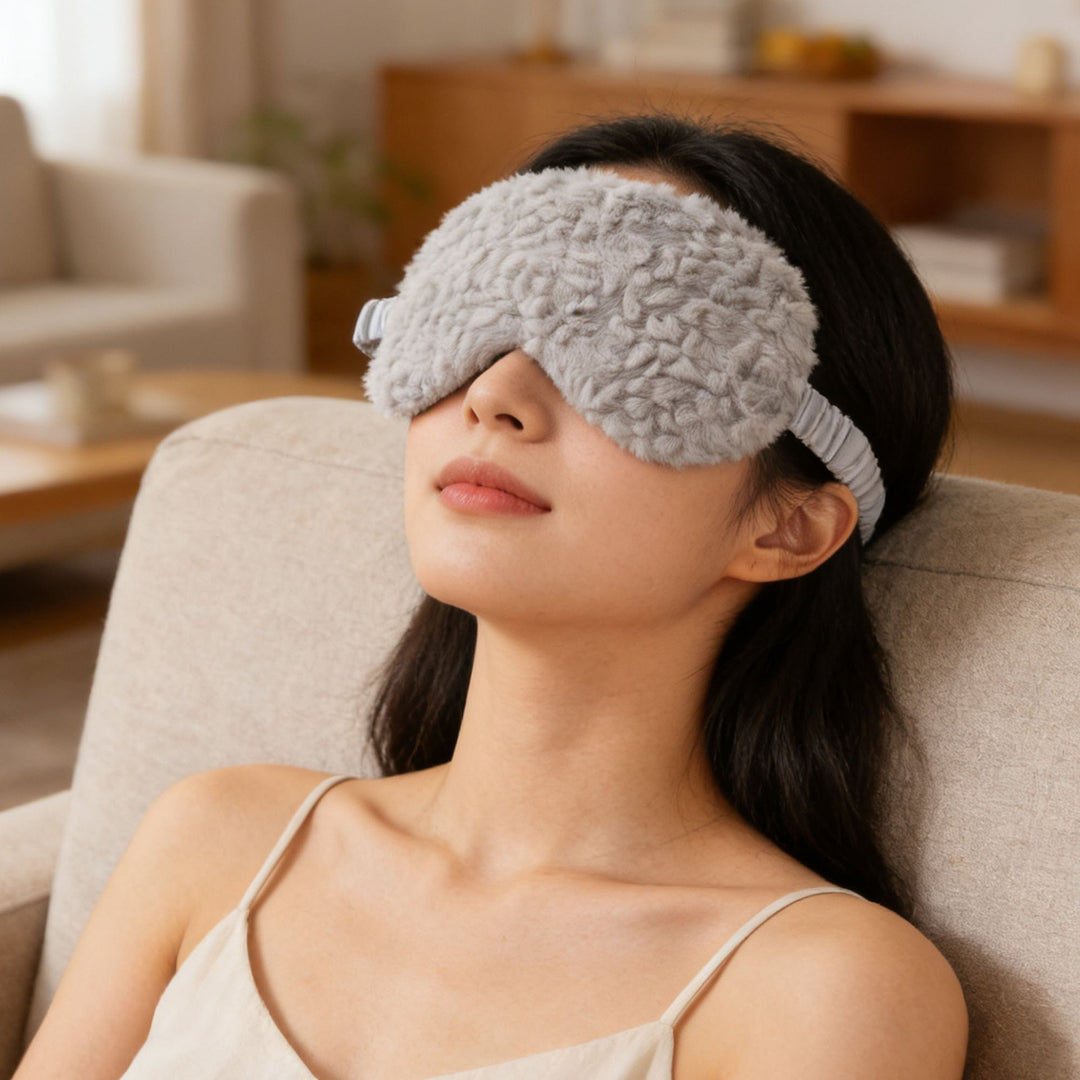 Women's luxury sleep mask with voluminous faux fur cover and softly padded eye area Stornfield