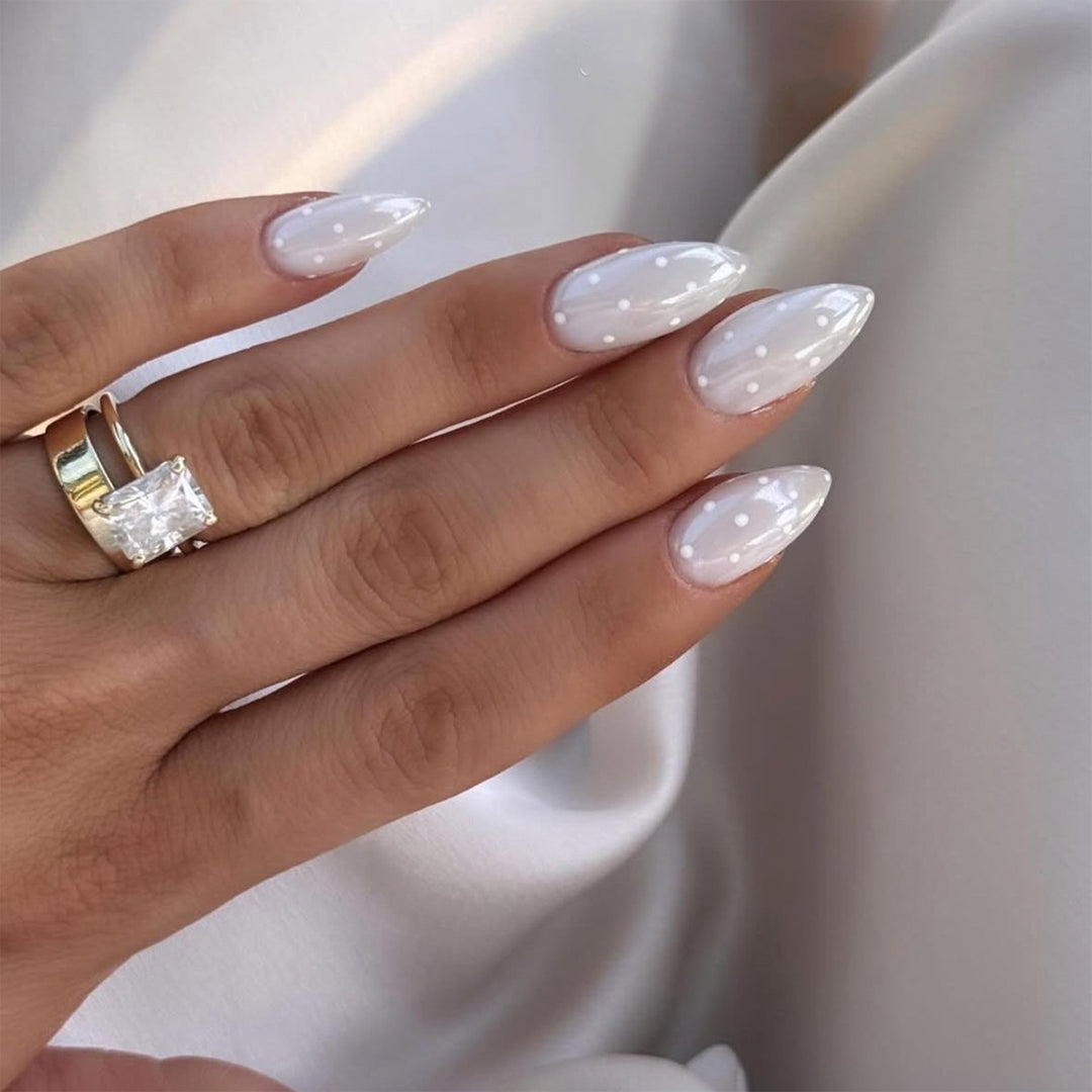 Artificial nail art with playful dots and bows Stornfield
