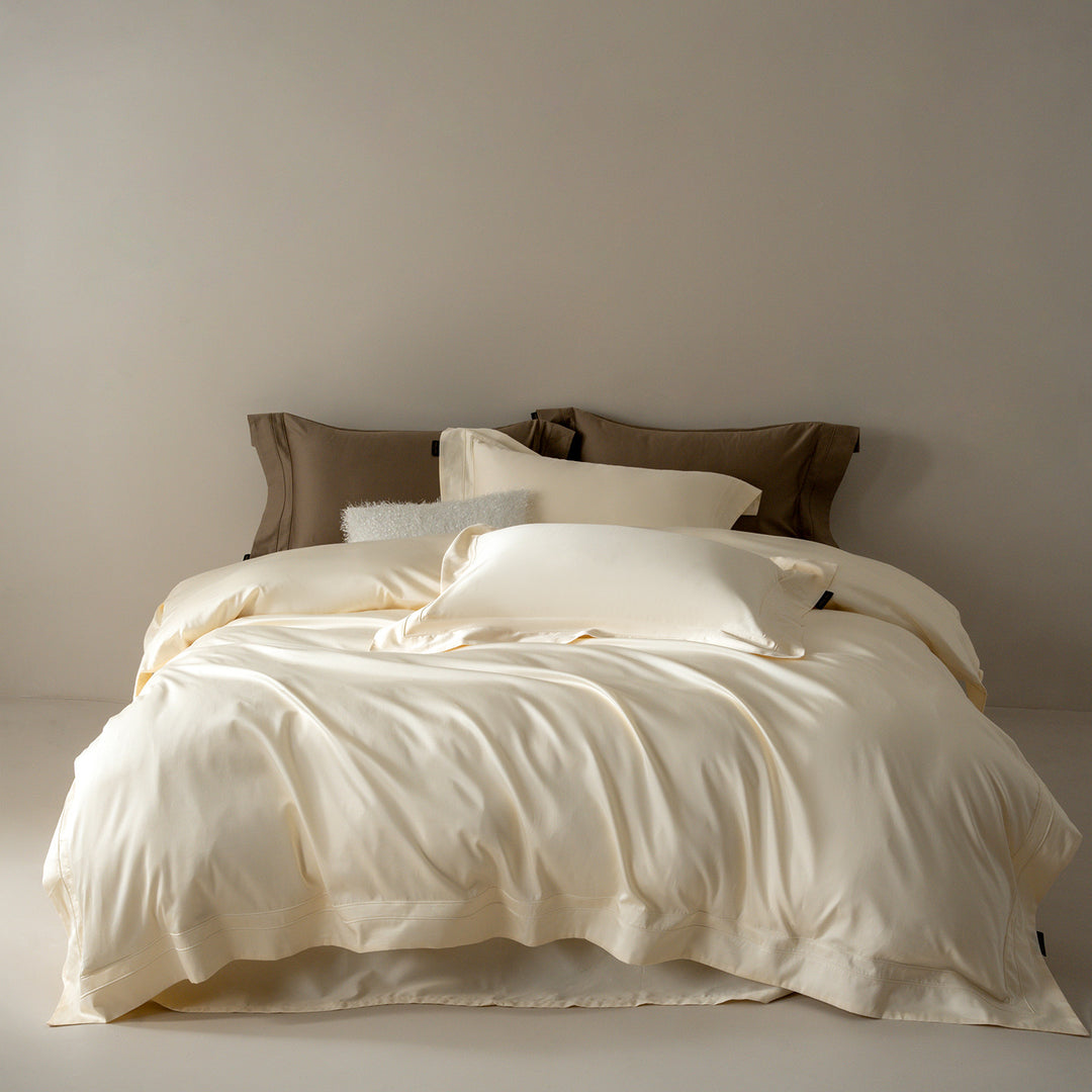 Silky-smooth satin bedding set with hotel closure